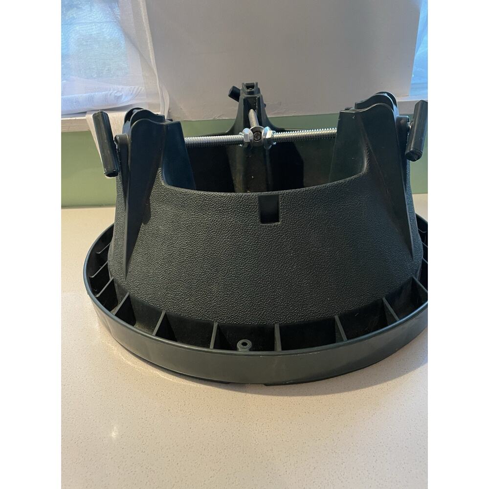 Cinco Plastics C-148E Medium Christmas Tree Stand